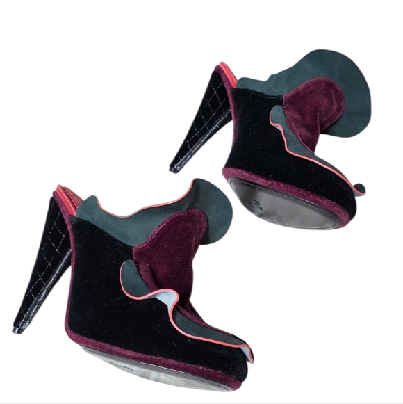 Fendi Black and Burgundy Suede Ruffle Mules - Picture 13 of 15
